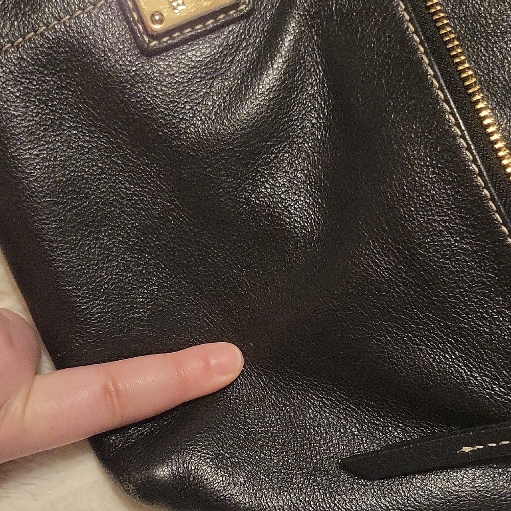 Dooney & Bourke Black Leather Bag with Slouchy Design - Hobo Bag - Picture 16 of 16